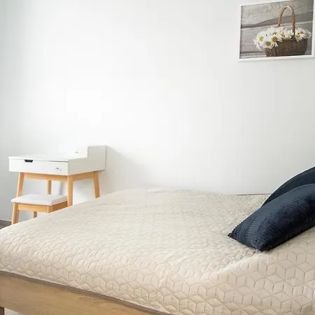 Al-dom Apartament Lazur Z Miejscem Parkingowym アパート
